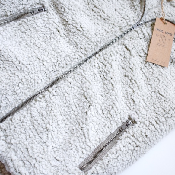 🆕 New Stock! Thread + Supply Sherpa Vest - Sage - Picture 4 of 6